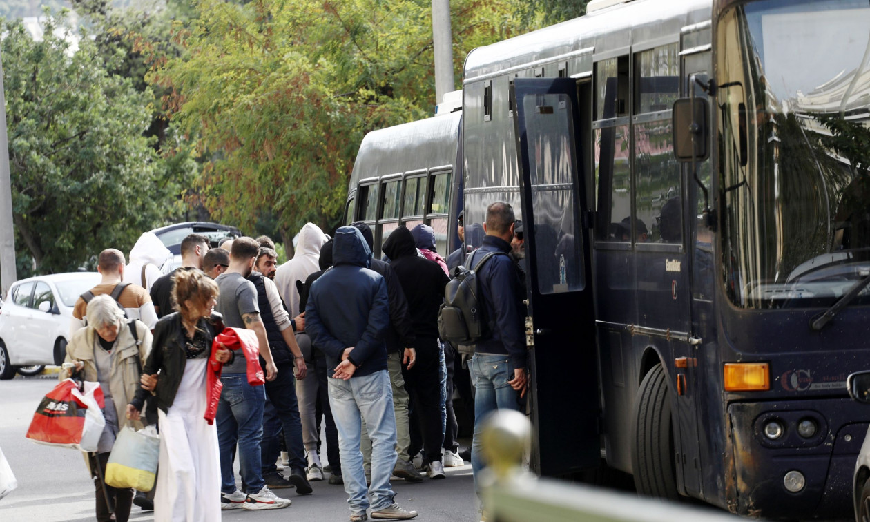 ΕΛΛΑΔΑ - ΟΠΕΚΕΠΕ: «Δεν ήξερε τίποτα» η πρώην σύζυγος του φερόμενου αρχηγού - Τέθηκε σε κατ΄οίκον περιορισμό ΕΛΛΑΔΑ - ΟΠΕΚΕΠΕ: «Δεν ήξερε τίποτα» η πρώην σύζυγος του φερόμενου αρχηγού - Τέθηκε σε κατ΄οίκον περιορισμό