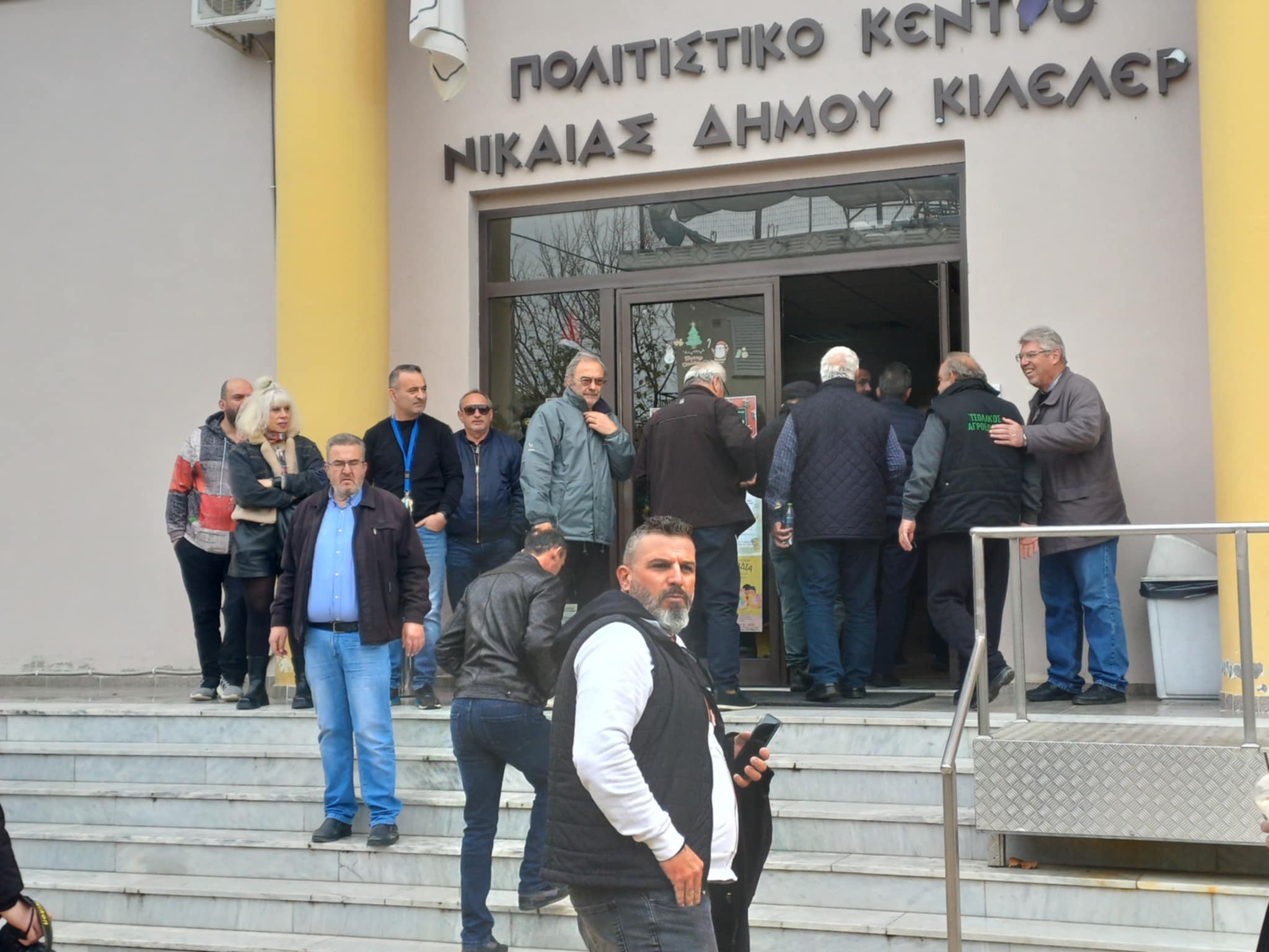 Συγκεντρώνονται στη Νίκαια οι αγρότες για την κρίσιμη συνεδρίαση- τι θα απαντήσουν στο κάλεσμα του πρωθυπουργού (ΦΩΤΟ)