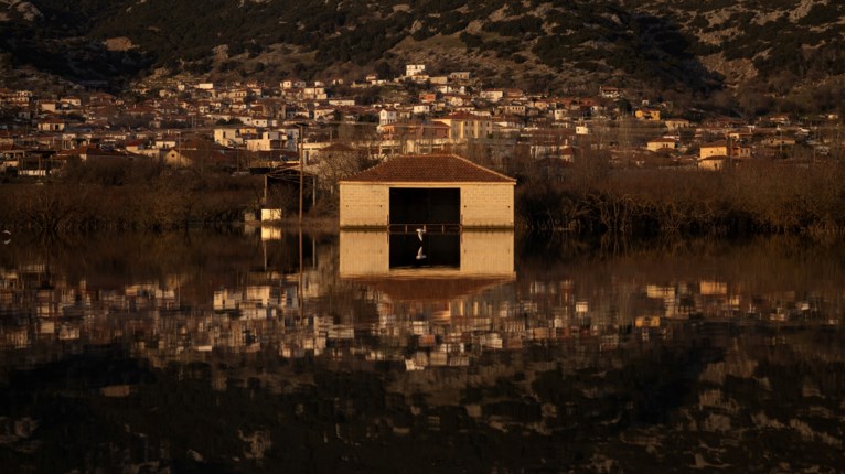 Οδοιπορικό του Reuters στην πλημμυρισμένη λίμνη Κάρλα - Πέντε μήνες μετά το καταστροφικό πέρασμα της κακοκαιρίας Daniel