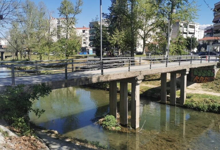 Τρίκαλα: Νέες πεζογέφυρες εκεί που προκάλεσε ζημιές ο Daniel