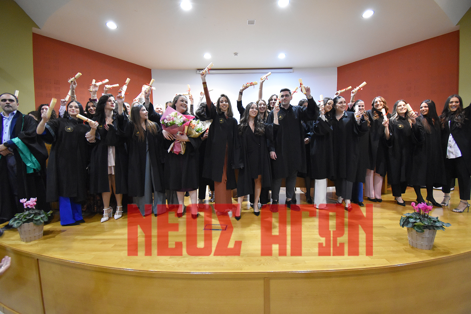 Πήραν πτυχίο 32 απόφοιτοι του Τμήματος Επιστήμης Τροφίμων και Διατροφής Καρδίτσας (φωτο - βίντεο) Πήραν πτυχίο 32 απόφοιτοι του Τμήματος Επιστήμης Τροφίμων και Διατροφής Καρδίτσας (φωτο - βίντεο)