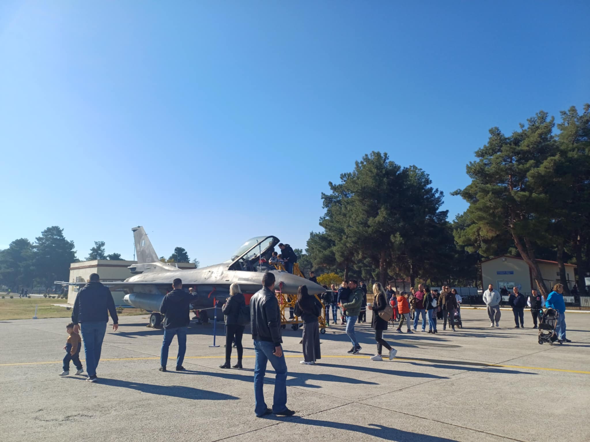Η επίδειξη επίγειας άμυνας από την ομάδα ΚΕΡΒΕΡΟΣ έκλεψε την παράσταση στην 110 ΠΜ στη Λάρισα (ΦΩΤΟ) Η επίδειξη επίγειας άμυνας από την ομάδα ΚΕΡΒΕΡΟΣ έκλεψε την παράσταση στην 110 ΠΜ στη Λάρισα (ΦΩΤΟ)