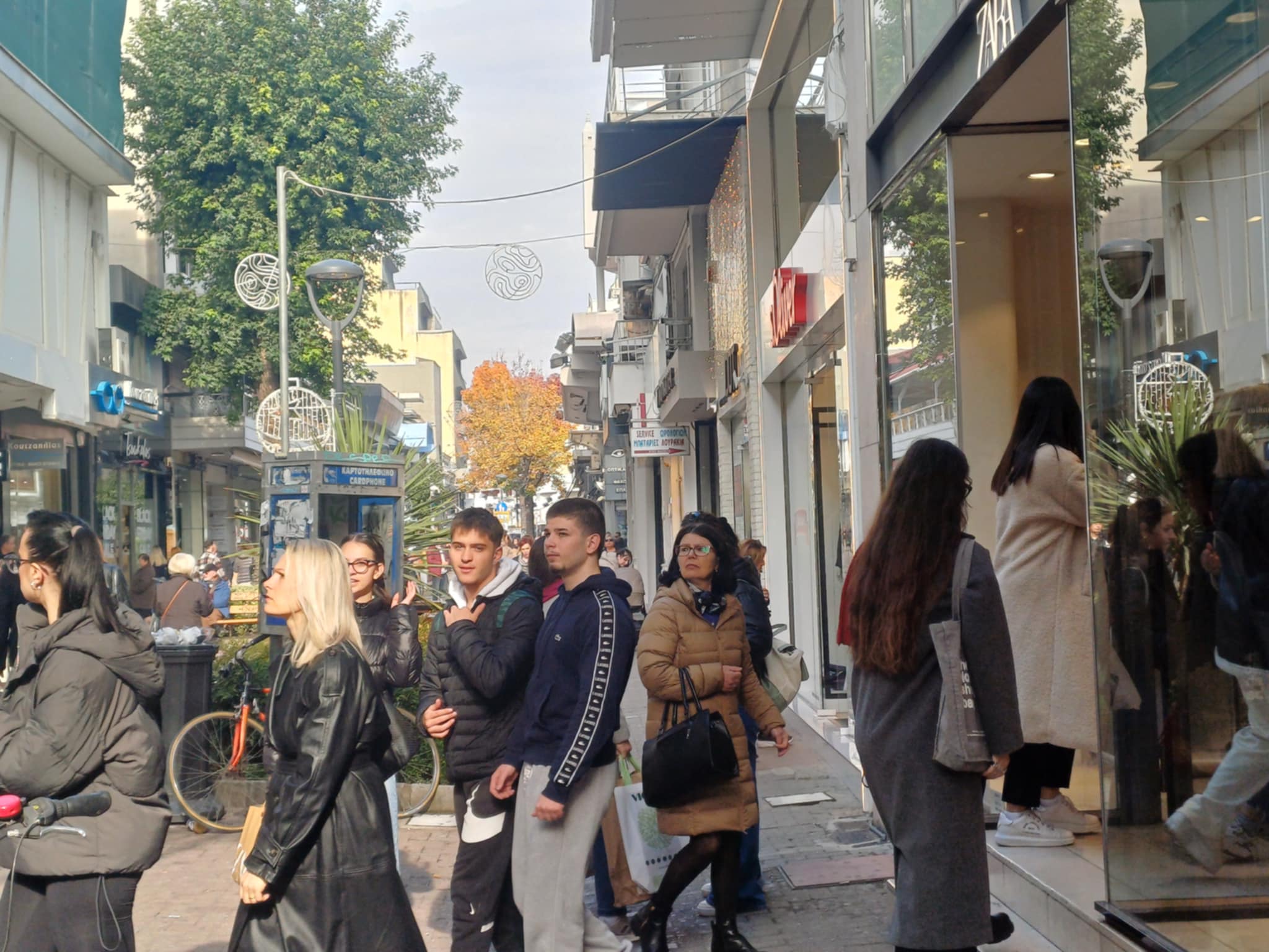 Ξεχύθηκαν στην αγορά για την Black Friday οι Λαρισαίοι σε αναζήτηση προσφορών (ΦΩΤΟ) Ξεχύθηκαν στην αγορά για την Black Friday οι Λαρισαίοι σε αναζήτηση προσφορών (ΦΩΤΟ)