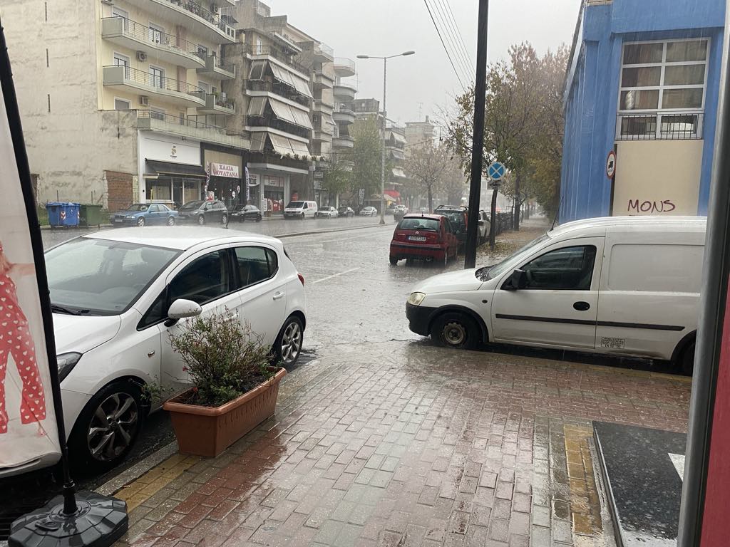 Πεσμένα δέντρα και πλημμύρες στα παράλια δήμου Τεμπών και Αγιάς-ραγδαία βροχή στη Λάρισα -ήχησε ξανά το 112 για  δήμο Τεμπών