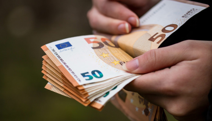Κατώτατος μισθός: Σταδιακή αύξηση στα 950 ευρώ μέχρι το 2027 – Τι αλλάζει από το 2028 Κατώτατος μισθός: Σταδιακή αύξηση στα 950 ευρώ μέχρι το 2027 – Τι αλλάζει από το 2028