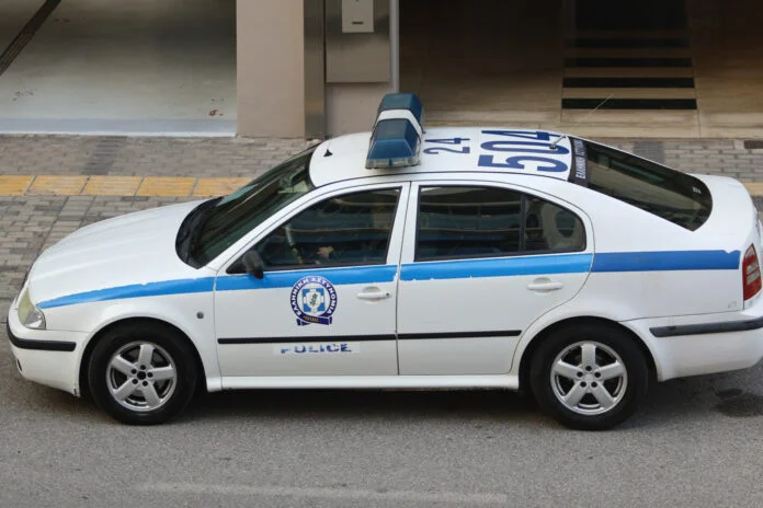Εξάρθρωση κυκλώματος που παρήγαγε και διακινούσε μεγάλες ποσότητες παράνομου αλκοολούχου ποτού Εξάρθρωση κυκλώματος που παρήγαγε και διακινούσε μεγάλες ποσότητες παράνομου αλκοολούχου ποτού