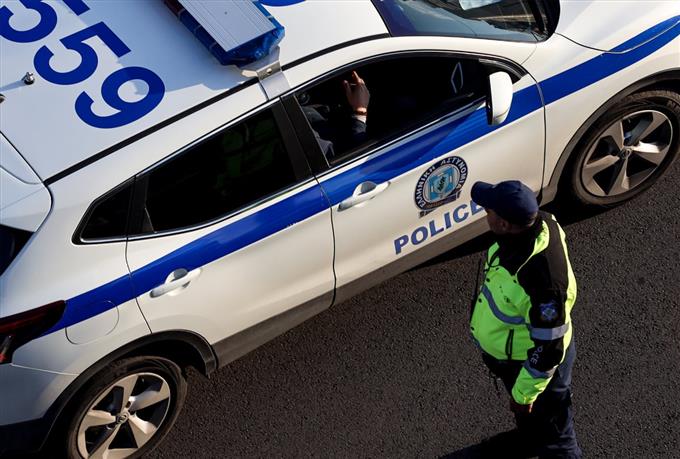 Λάρισα: Μητέρα άφησε όλη νύχτα τα παιδιά μόνα τους και συνελήφθη Λάρισα: Μητέρα άφησε όλη νύχτα τα παιδιά μόνα τους και συνελήφθη
