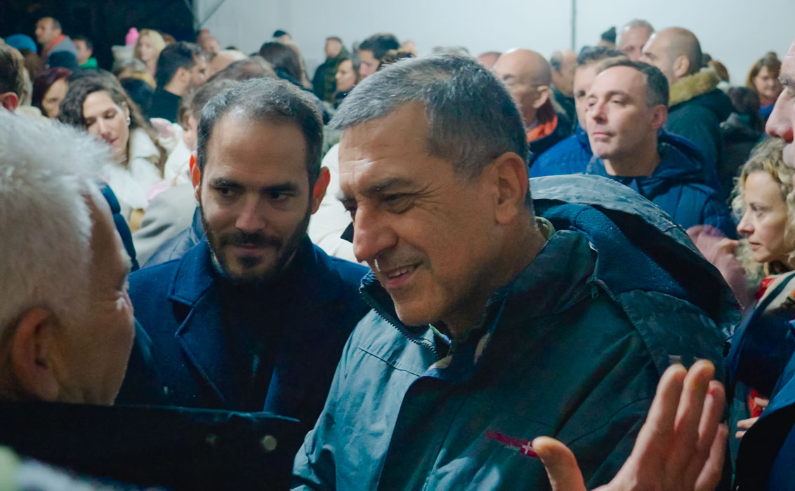 Συγκίνηση στο άναμμα του Χριστουγεννιάτικου δέντρου στη Μεταμόρφωση Καρδίτσας Συγκίνηση στο άναμμα του Χριστουγεννιάτικου δέντρου στη Μεταμόρφωση Καρδίτσας