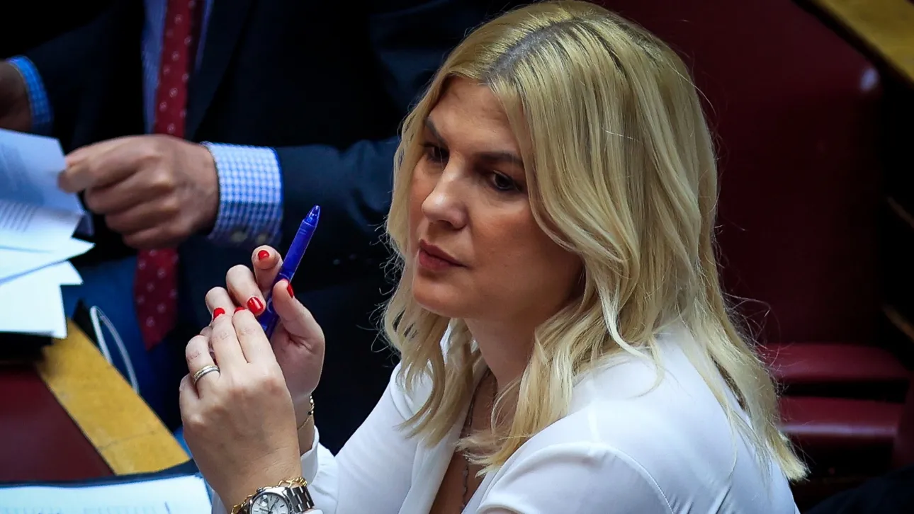 Ανεξαρτητοποιήθηκε η βουλευτής του ΣΥΡΙΖΑ Ράνια Θρασκιά. Ανεξαρτητοποιήθηκε η βουλευτής του ΣΥΡΙΖΑ Ράνια Θρασκιά.
