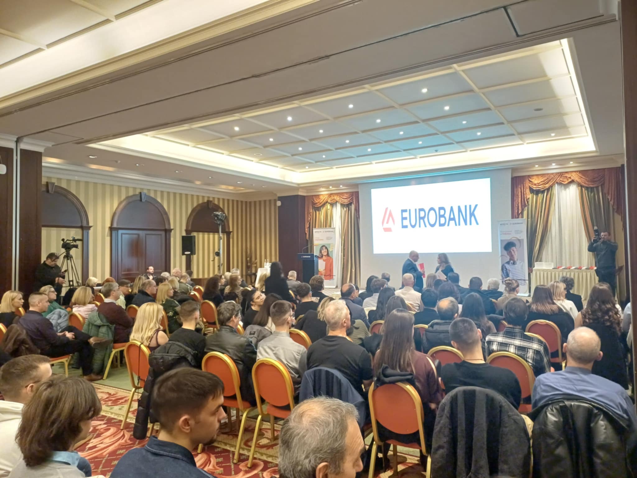 Τελετή βράβευσης αριστούχων μαθητών της Θεσσαλίας από τη Eurobank στη Λάρισα(ΦΩΤΟ) Τελετή βράβευσης αριστούχων μαθητών της Θεσσαλίας από τη Eurobank στη Λάρισα(ΦΩΤΟ)