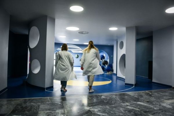 ΕΟΔΥ: Καλπάζουν οι αναπνευστικές ιώσεις – Επτά άτομα στη ΜΕΘ και ένας θάνατος από γρίπη Α-Τι λέει ο Γουργουλιάνης (video) ΕΟΔΥ: Καλπάζουν οι αναπνευστικές ιώσεις – Επτά άτομα στη ΜΕΘ και ένας θάνατος από γρίπη Α-Τι λέει ο Γουργουλιάνης (video)