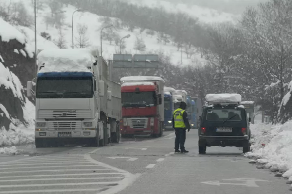 Απαγόρευση κυκλοφορίας βαρέων οχημάτων στη Θεσσαλία από Καλαμπάκα μέχρι Εγνατία Απαγόρευση κυκλοφορίας βαρέων οχημάτων στη Θεσσαλία από Καλαμπάκα μέχρι Εγνατία