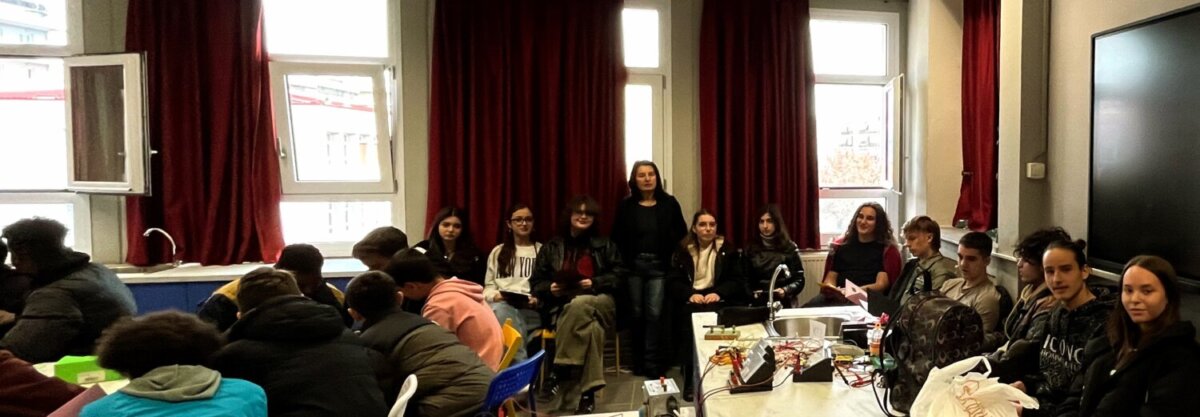 Μαζί είναι καλύτερα: Μια συνάντηση μαθητών των 5ου Γυμνασίου και 5ου Λυκείου Λάρισας με πρόσφυγες μαθητές Μαζί είναι καλύτερα: Μια συνάντηση μαθητών των 5ου Γυμνασίου και 5ου Λυκείου Λάρισας με πρόσφυγες μαθητές