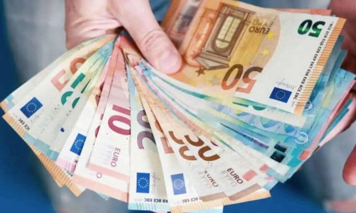 Προσοχή: Αυτά είναι τα χαρτονομίσματα του ευρώ που δεν θα έχουν πλέον καμία αξία Προσοχή: Αυτά είναι τα χαρτονομίσματα του ευρώ που δεν θα έχουν πλέον καμία αξία