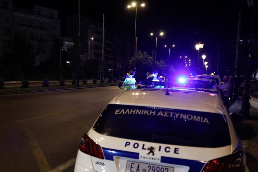«Άνοιξαν» καφέ της Λάρισας και… σήκωσαν τα χρήματα από την ταμειακή- καταδίωξη και «τρελή» πορεία με αυτοκίνητο «Άνοιξαν» καφέ της Λάρισας και… σήκωσαν τα χρήματα από την ταμειακή- καταδίωξη και «τρελή» πορεία με αυτοκίνητο