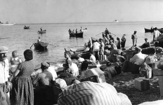 25 μέτρα τσουνάμι, έφτασε ως την Καλαμάτα: Η μέρα που άλλαξε την Σαντορίνη απ’ τον πιο ισχυρό σεισμό του 20ου αιώνα στην Ευρώ 25 μέτρα τσουνάμι, έφτασε ως την Καλαμάτα: Η μέρα που άλλαξε την Σαντορίνη απ’ τον πιο ισχυρό σεισμό του 20ου αιώνα στην Ευρώ