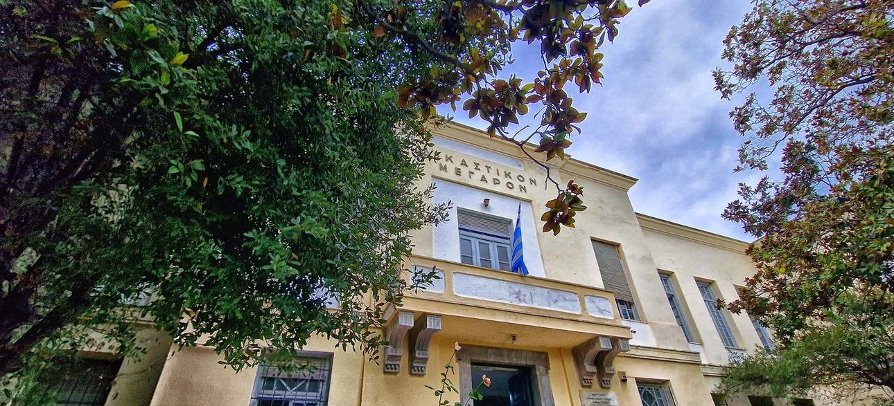 Καταγγελίες για 58χρονο στον Βόλο -Κυνήγησε γείτονα με αλυσίδα, έβγαινε γυμνός στο μπαλκόνι κι έβρεχε κόσμο Καταγγελίες για 58χρονο στον Βόλο -Κυνήγησε γείτονα με αλυσίδα, έβγαινε γυμνός στο μπαλκόνι κι έβρεχε κόσμο