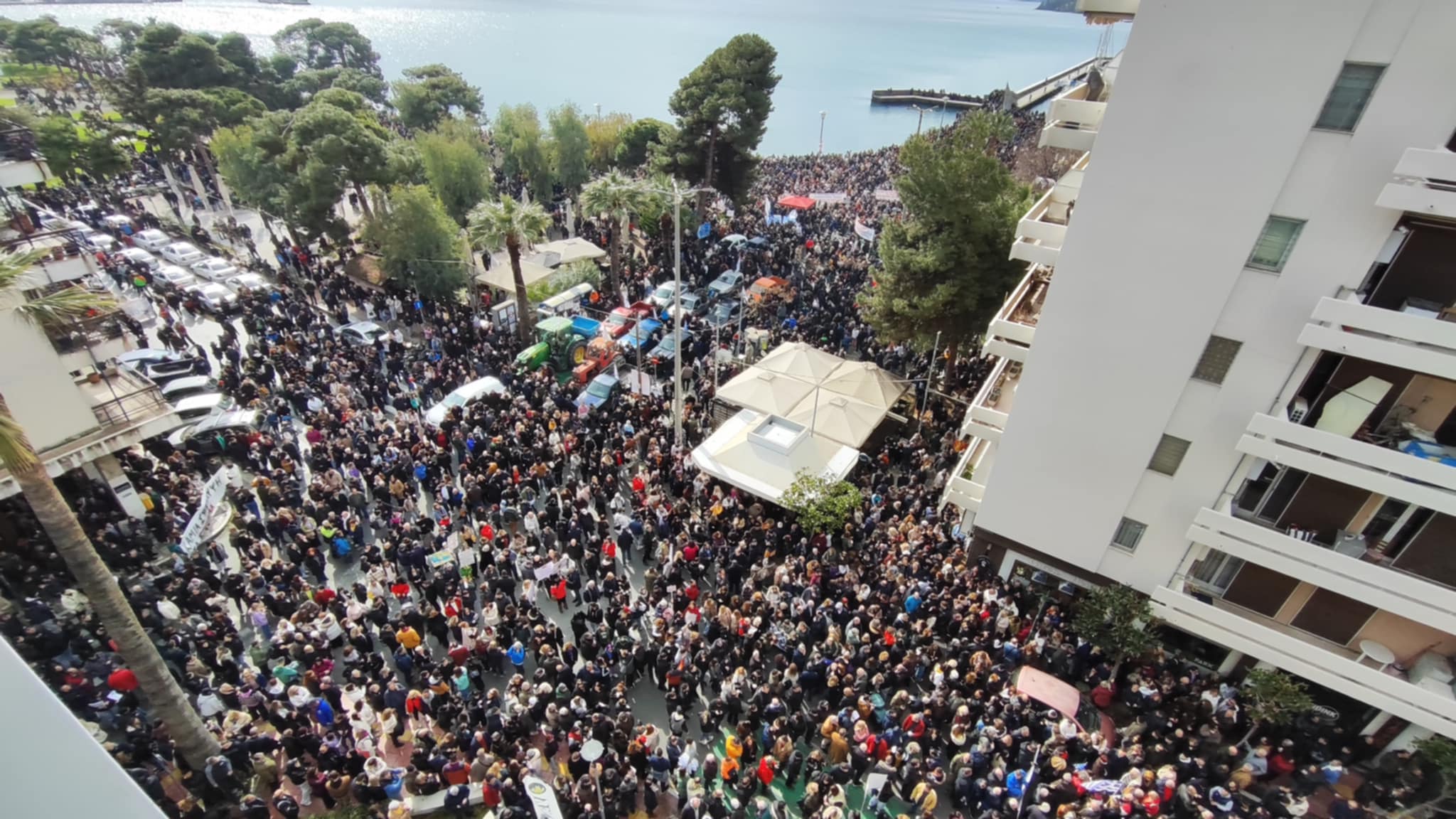 “Βούλιαξε” η παραλία του Βόλου από διαδηλωτές- Πάνδημο το αίτημα για δικαιοσύνη (ΦΩΤΟ) “Βούλιαξε” η παραλία του Βόλου από διαδηλωτές- Πάνδημο το αίτημα για δικαιοσύνη (ΦΩΤΟ)