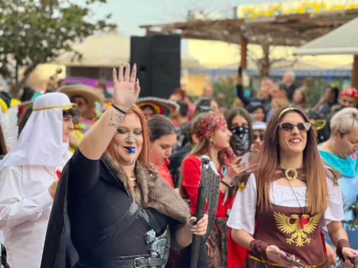 Σήμερα η μεγάλη καρναβαλική παρέλαση στα Φάρσαλα Σήμερα η μεγάλη καρναβαλική παρέλαση στα Φάρσαλα