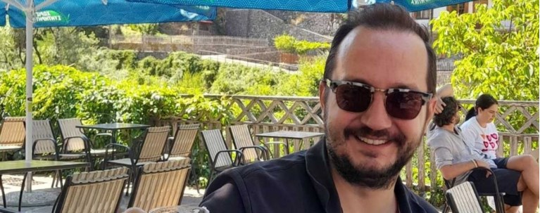 Βασίλης Καλογήρου: Αποκάλυψη - Εξετάζεται πιθανό επεισόδιο με στενό συγγενή του πριν φύγει από το σπίτι Βασίλης Καλογήρου: Αποκάλυψη - Εξετάζεται πιθανό επεισόδιο με στενό συγγενή του πριν φύγει από το σπίτι
