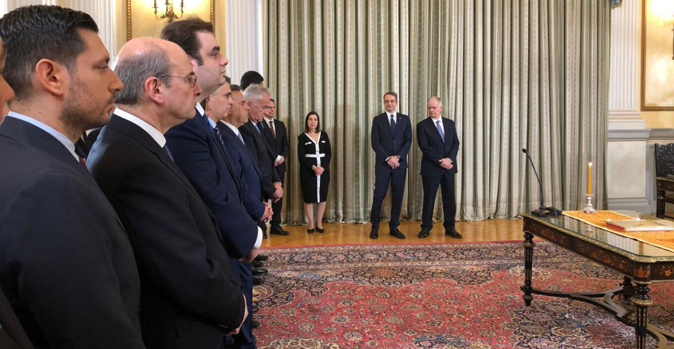 Καρέ καρέ η ορκωμοσία στο Προεδρικό Μέγαρο – Βίντεο, φωτογραφίες και δηλώσεις υπουργών και υφυπουργών Καρέ καρέ η ορκωμοσία στο Προεδρικό Μέγαρο – Βίντεο, φωτογραφίες και δηλώσεις υπουργών και υφυπουργών