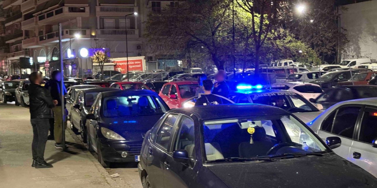 Συμπλοκή στο κέντρο της Λάρισας: Επιτέθηκαν σε άντρα που φορούσε μπλούζα ποδοσφαιρικής ομάδας Συμπλοκή στο κέντρο της Λάρισας: Επιτέθηκαν σε άντρα που φορούσε μπλούζα ποδοσφαιρικής ομάδας