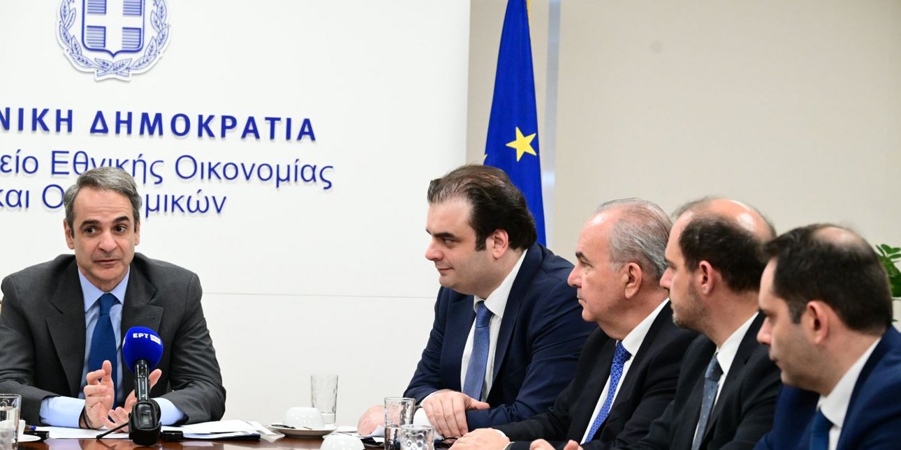 Στο ΥΠΟΙΚ ο Μητσοτάκης: Το πλεόνασμα από την καταπολέμηση της φοροδιαφυγής θα επιστρέψει στην κοινωνία Στο ΥΠΟΙΚ ο Μητσοτάκης: Το πλεόνασμα από την καταπολέμηση της φοροδιαφυγής θα επιστρέψει στην κοινωνία