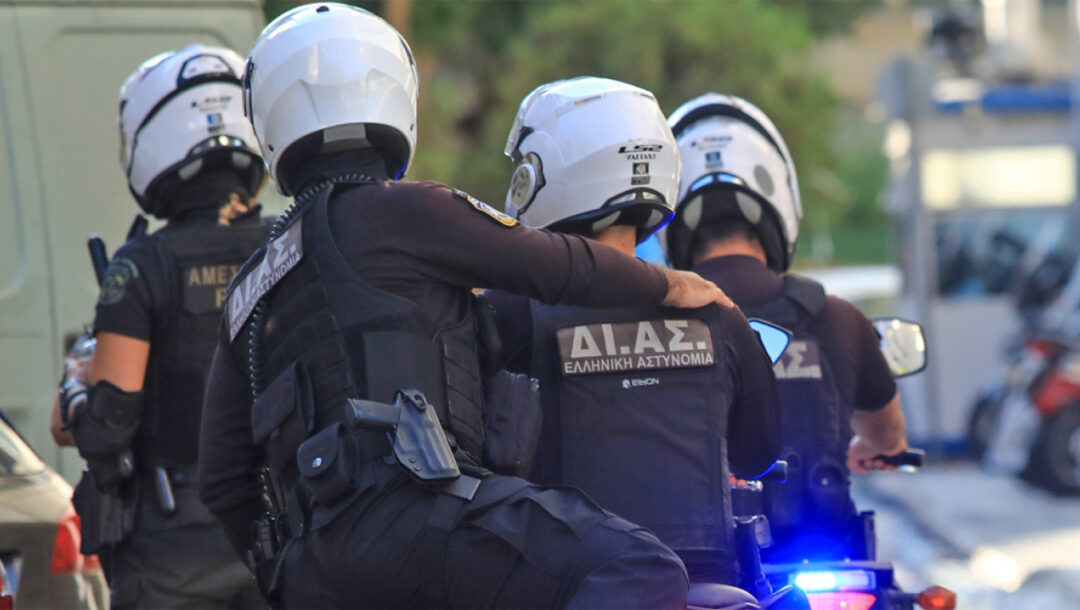 Βόλος: Συνελήφθη νεαρός επιδειξίας -Έδειχνε τα γεννητικά του όργανα σε γυναίκες, κυνήγησε κάποιες εξ αυτών Βόλος: Συνελήφθη νεαρός επιδειξίας -Έδειχνε τα γεννητικά του όργανα σε γυναίκες, κυνήγησε κάποιες εξ αυτών