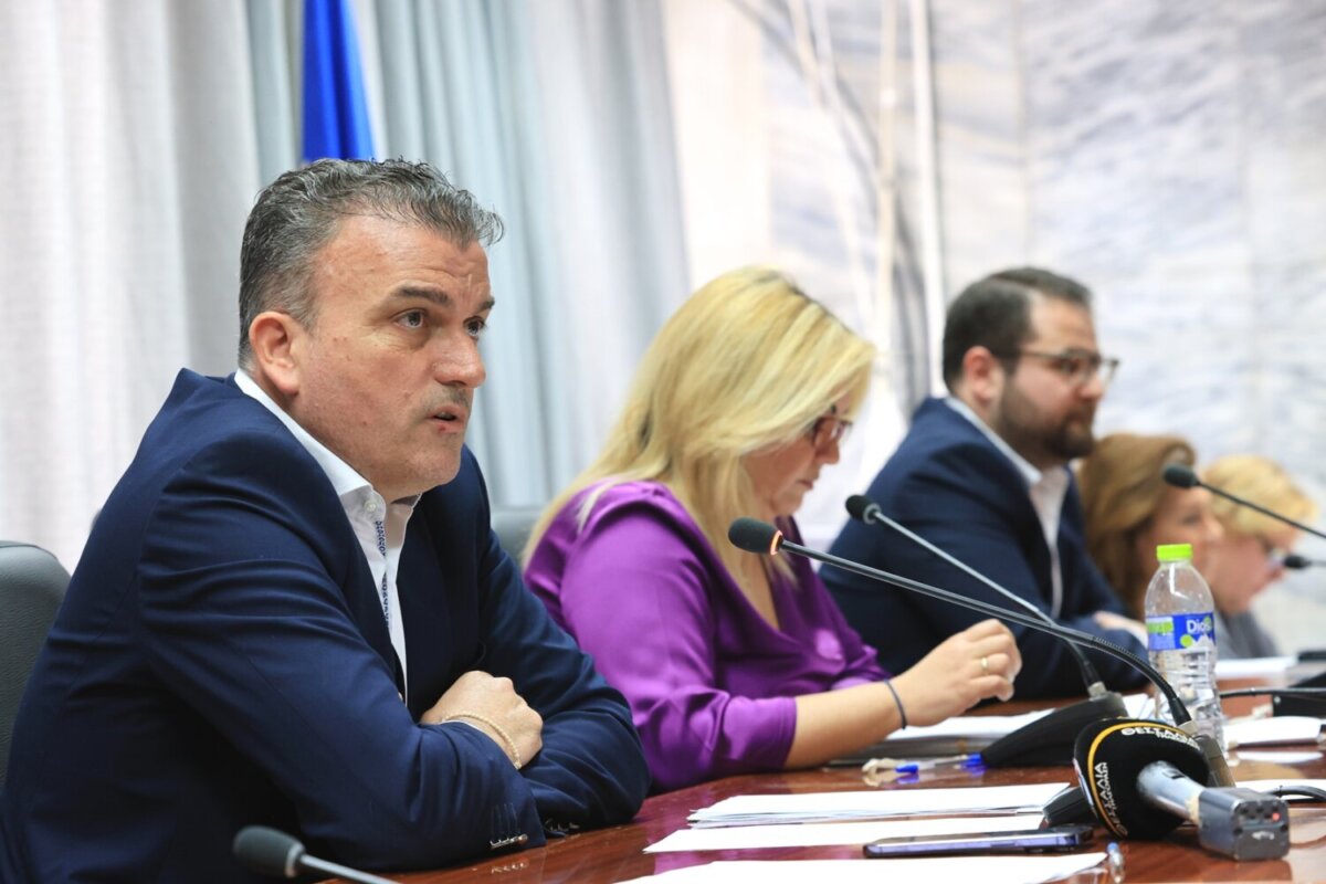 Διαπαραταξιακή Επιτροπή για την προώθηση των Λαρισαίων καλλιτεχνών η πρόταση Μαμάκου για Θεσσαλικό Θέατρο Διαπαραταξιακή Επιτροπή για την προώθηση των Λαρισαίων καλλιτεχνών η πρόταση Μαμάκου για Θεσσαλικό Θέατρο