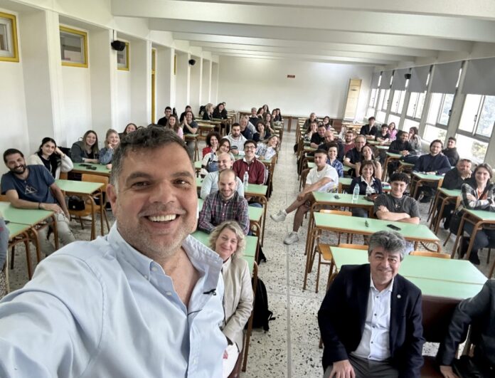 Μάχη κατά του αυτισμού δίνει το Παν. Θεσσαλίας-Εντυπωσίασε και συγκίνησε ο Δημήτρης Παπανικολάου Μάχη κατά του αυτισμού δίνει το Παν. Θεσσαλίας-Εντυπωσίασε και συγκίνησε ο Δημήτρης Παπανικολάου