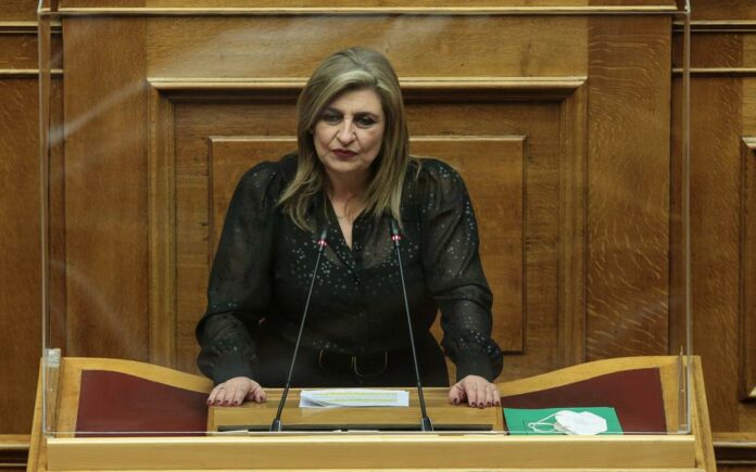 Ευ. Λιακούλη: «Η ΝΔ νομοθετεί, αναθεωρώντας διαρκώς τον εαυτό της» Ευ. Λιακούλη: «Η ΝΔ νομοθετεί, αναθεωρώντας διαρκώς τον εαυτό της»