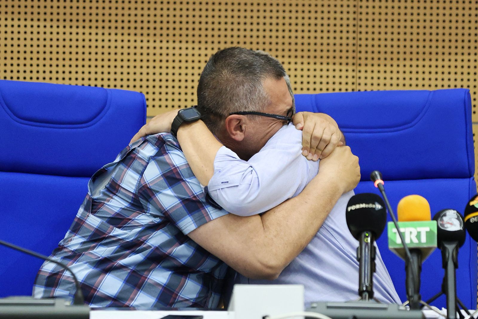 Η ανάρτηση Κουρετα για τον Ηλία Λεοντάρη... Η ανάρτηση Κουρετα για τον Ηλία Λεοντάρη...