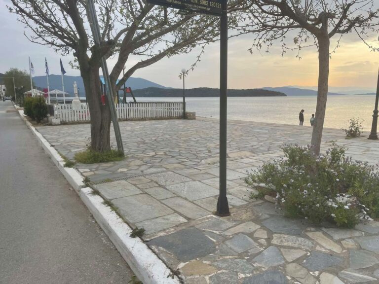 Μηλίνα: Κινητοποιήσεις επαγγελματιών για τις άδειες τραπεζοκαθισμάτων Μηλίνα: Κινητοποιήσεις επαγγελματιών για τις άδειες τραπεζοκαθισμάτων