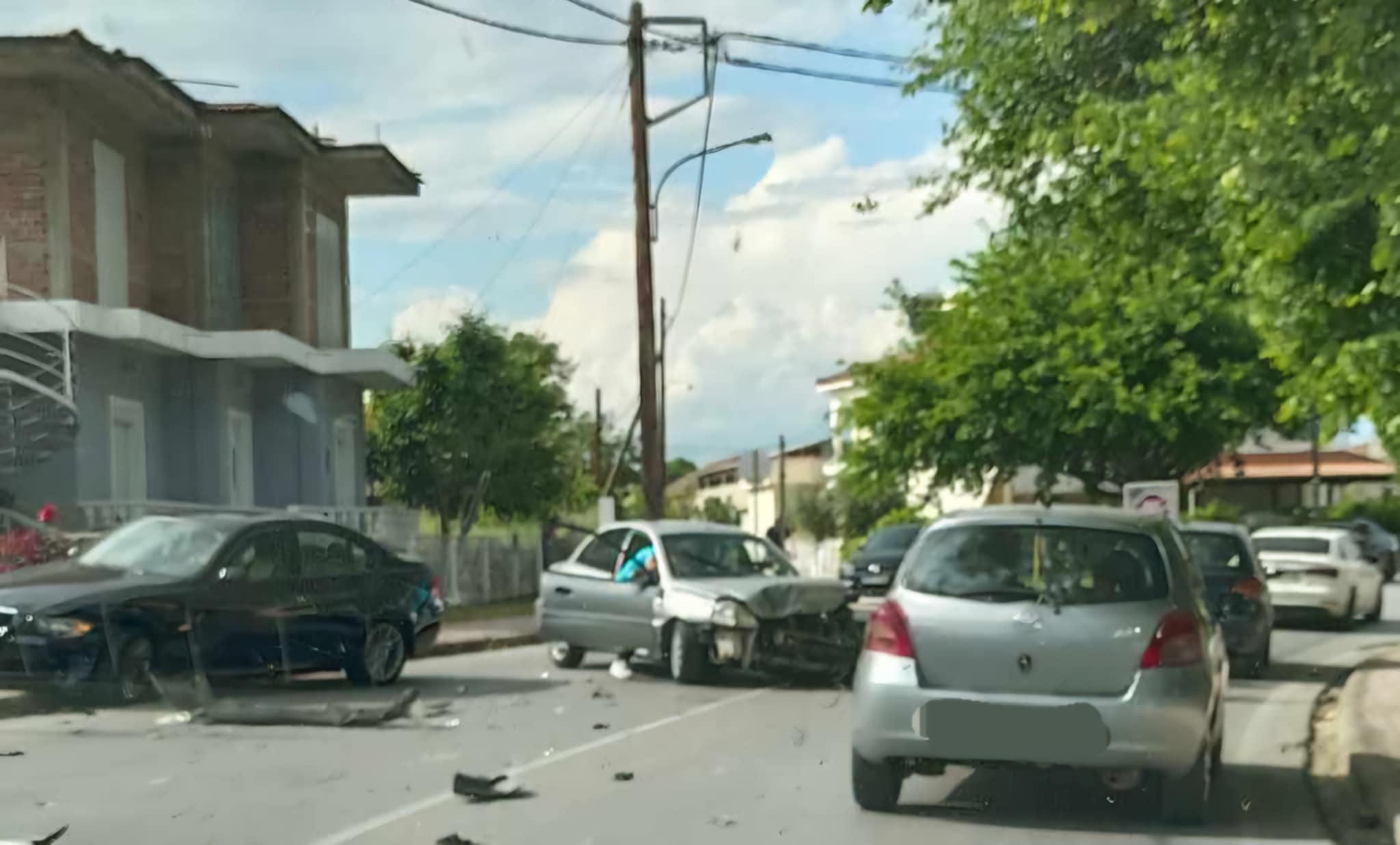 Σφοδρή σύγκρουση τριών οχημάτων στη Νίκαια-με έναν τραυματία (ΦΩΤΟ) Σφοδρή σύγκρουση τριών οχημάτων στη Νίκαια-με έναν τραυματία (ΦΩΤΟ)
