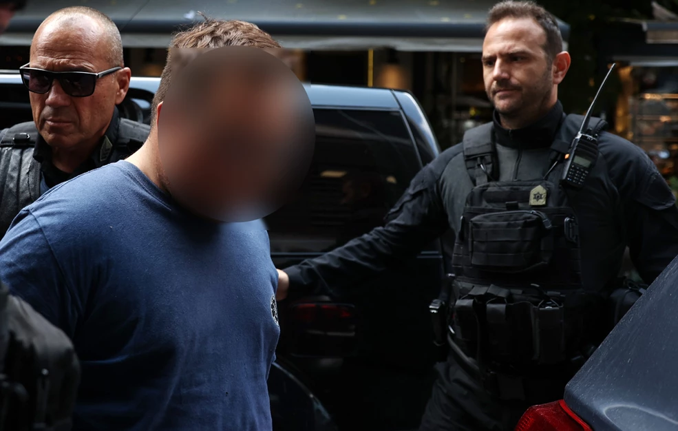 Στις φυλακές Κασσαβέτειας μεταφέρεται ο 21χρονος μητροκτόνος της Λάρισας Στις φυλακές Κασσαβέτειας μεταφέρεται ο 21χρονος μητροκτόνος της Λάρισας