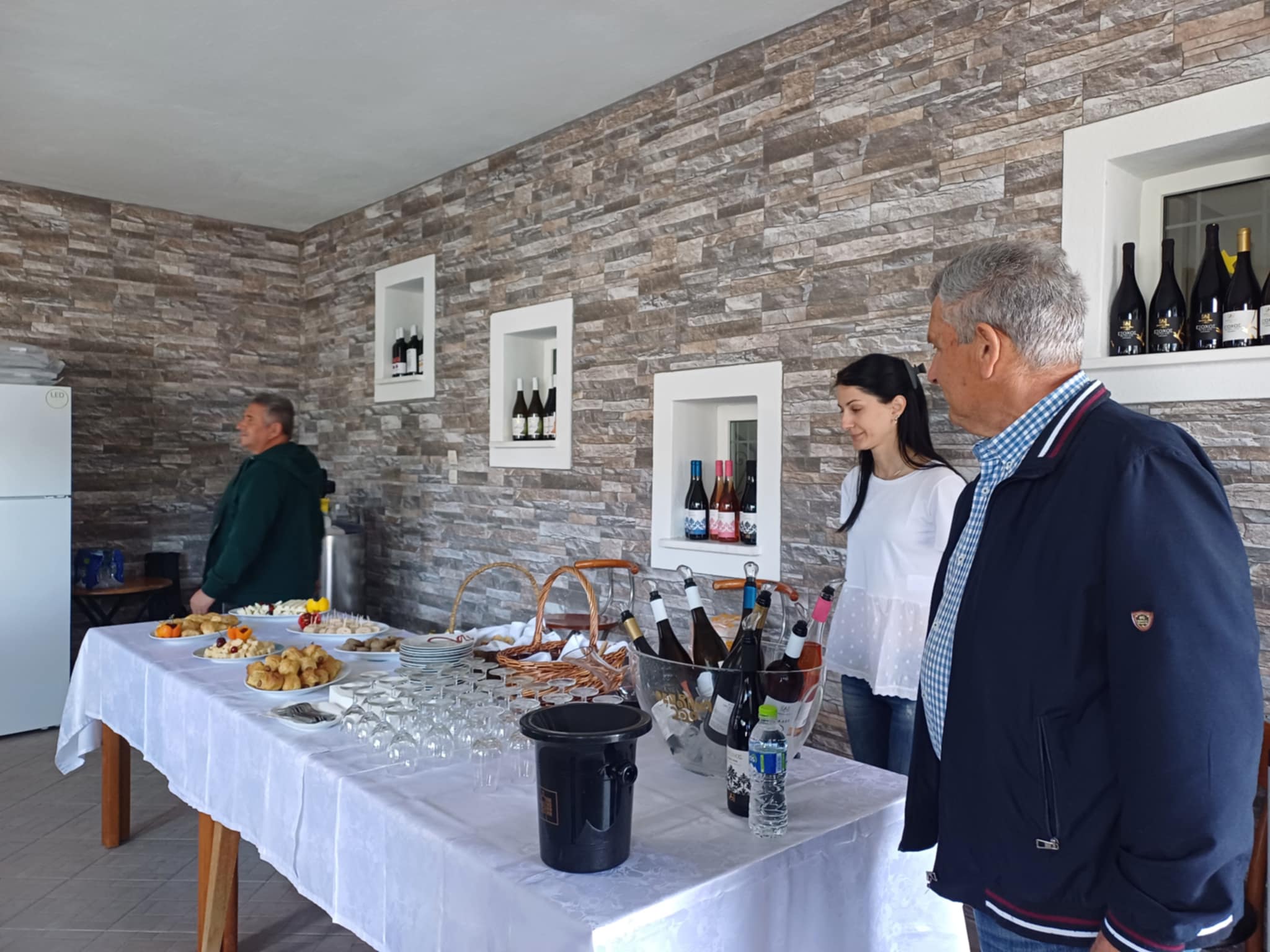 Ανοιχτά οινοποιεία το Σαββατοκύριακο- στο οινοποιείο του Τάκη Αλατά στη Φαλάνη (ΦΩΤΟ+video) Ανοιχτά οινοποιεία το Σαββατοκύριακο- στο οινοποιείο του Τάκη Αλατά στη Φαλάνη (ΦΩΤΟ+video)