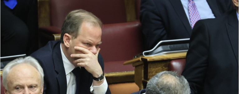 Προανακριτική για Κ. Καραμανλή: Γιατί η ΝΔ απορρίπτει το σκεπτικό ΠΑΣΟΚ για κακούργημα - Θα καταθέσει δική της πρόταση Προανακριτική για Κ. Καραμανλή: Γιατί η ΝΔ απορρίπτει το σκεπτικό ΠΑΣΟΚ για κακούργημα - Θα καταθέσει δική της πρόταση