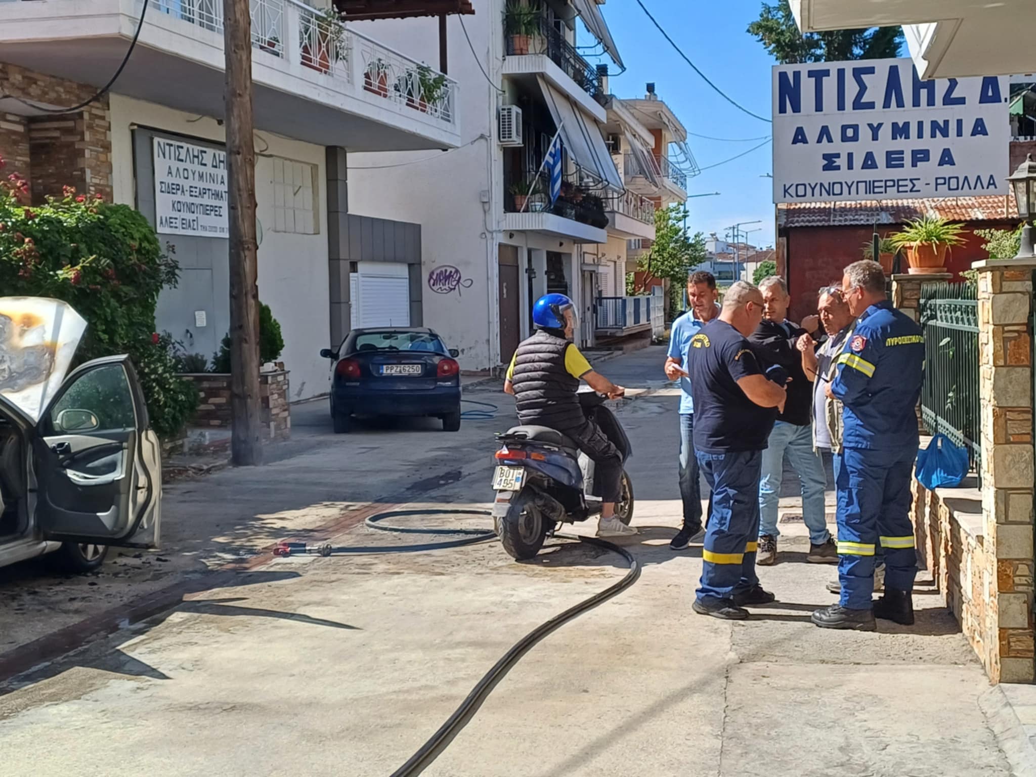 Συναγερμός στην Πυροσβεστική για φωτιά σε ΙΧ αυτοκίνητο στην οδό Βόλου (ΦΩΤΟ) Συναγερμός στην Πυροσβεστική για φωτιά σε ΙΧ αυτοκίνητο στην οδό Βόλου (ΦΩΤΟ)