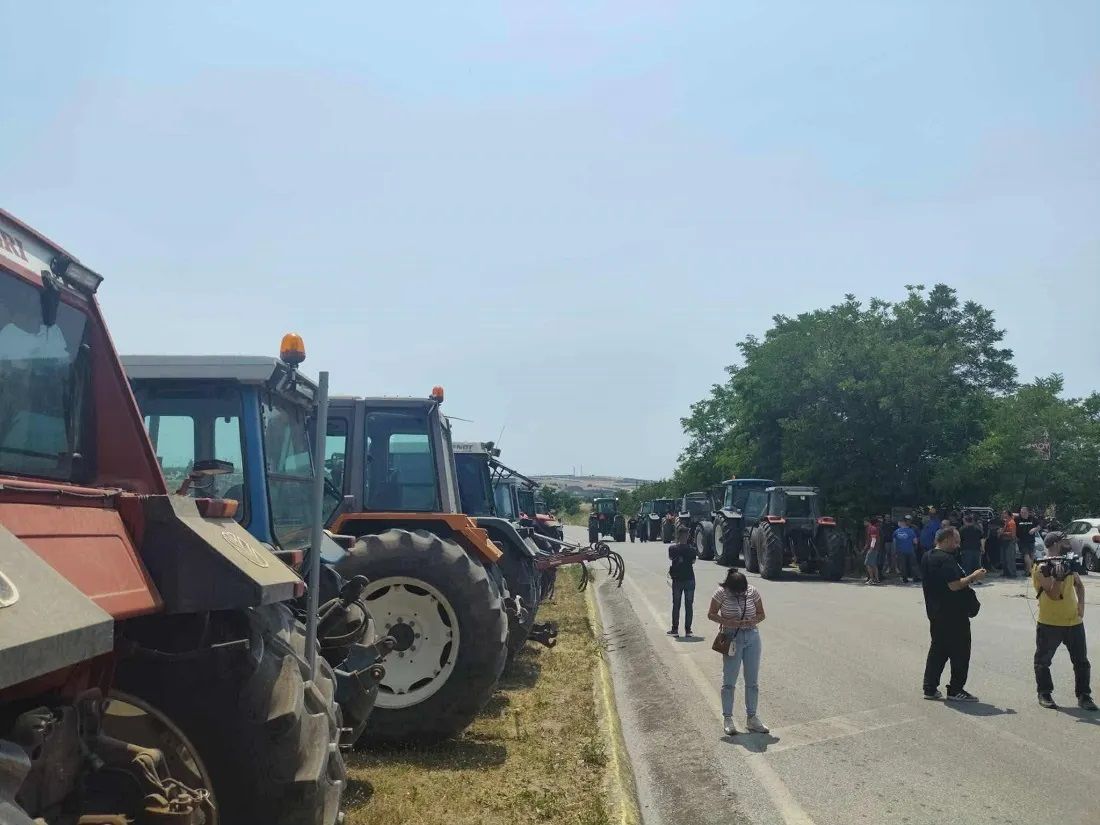 Ο ΟΠΕΚΕΠΕ έβγαλε στον δρόμο αγρότες της Θεσσαλονίκης – Μπλόκο στον κόμβο Μεσημερίου Ο ΟΠΕΚΕΠΕ έβγαλε στον δρόμο αγρότες της Θεσσαλονίκης – Μπλόκο στον κόμβο Μεσημερίου