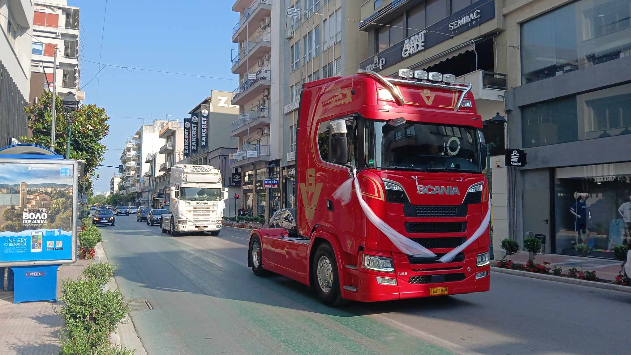Ξεσήκωσαν την πόλη του Βόλου για να γιορτάσουν τον γάμο συναδέλφου τους – ΦΩΤΟ-ΒΙΝΤΕΟ