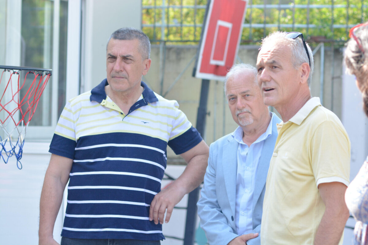 Επίσκεψη του Περιφερειάρχη Δημήτρη Κουρέτα στο 1ο Ειδικό Δημοτικό Σχολείο Λάρισας Επίσκεψη του Περιφερειάρχη Δημήτρη Κουρέτα στο 1ο Ειδικό Δημοτικό Σχολείο Λάρισας