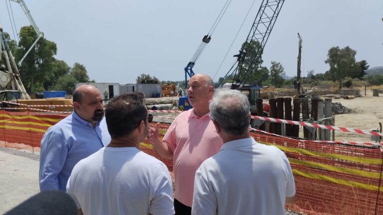 Επιθεώρηση στο εργοτάξιο του Μουσείου της Αργούς – Επίσκεψη Α. Μπέου και Χ. Τριαντόπουλου Επιθεώρηση στο εργοτάξιο του Μουσείου της Αργούς – Επίσκεψη Α. Μπέου και Χ. Τριαντόπουλου