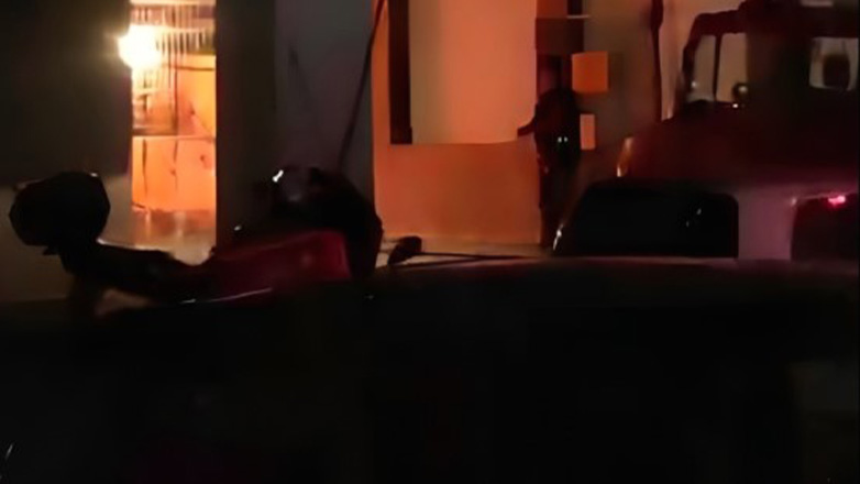 Λάρισα: Συναγερμός τα μεσάνυχτα στην Πυροσβεστική για φωτιά σε οικοδομή στο κέντρο της πόλης Λάρισα: Συναγερμός τα μεσάνυχτα στην Πυροσβεστική για φωτιά σε οικοδομή στο κέντρο της πόλης