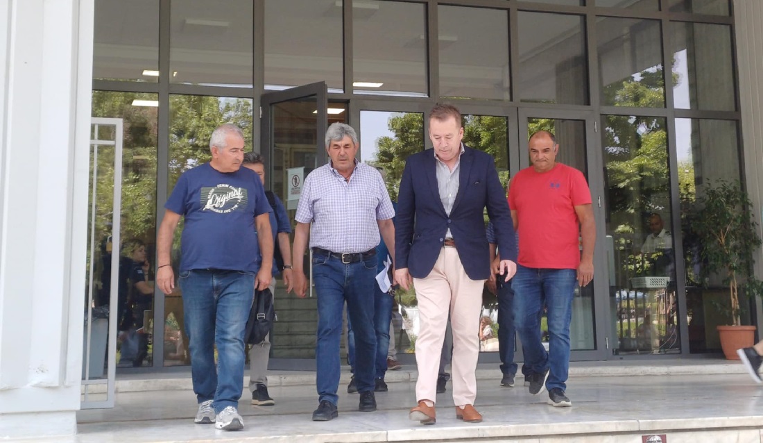 Στον εισαγγελέα Κόκκαλης και αγρότες για επέκταση φωτοβολταϊκών σε γη υψηλής παραγωγικότητας (ΦΩΤΟ) Στον εισαγγελέα Κόκκαλης και αγρότες για επέκταση φωτοβολταϊκών σε γη υψηλής παραγωγικότητας (ΦΩΤΟ)