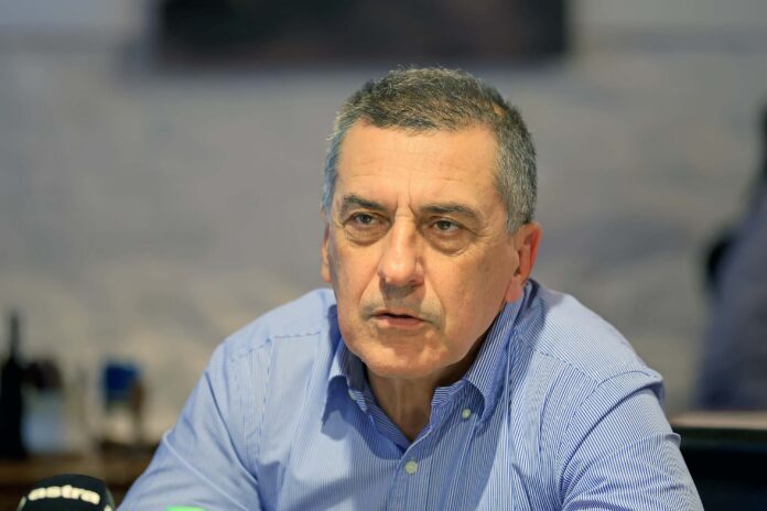 Συνάντηση Περιφερειάρχη Θεσσαλίας με εκπροσώπους του Σωματείου Εκπαιδευτών Υποψηφίων Οδηγών Νομού Λάρισας Συνάντηση Περιφερειάρχη Θεσσαλίας με εκπροσώπους του Σωματείου Εκπαιδευτών Υποψηφίων Οδηγών Νομού Λάρισας