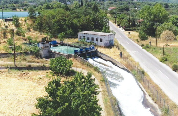 Ποτίζουν από την Λίμνη Πλαστήρα οι εκτός δικτύου Ταυρωπού παραγωγοί Ποτίζουν από την Λίμνη Πλαστήρα οι εκτός δικτύου Ταυρωπού παραγωγοί
