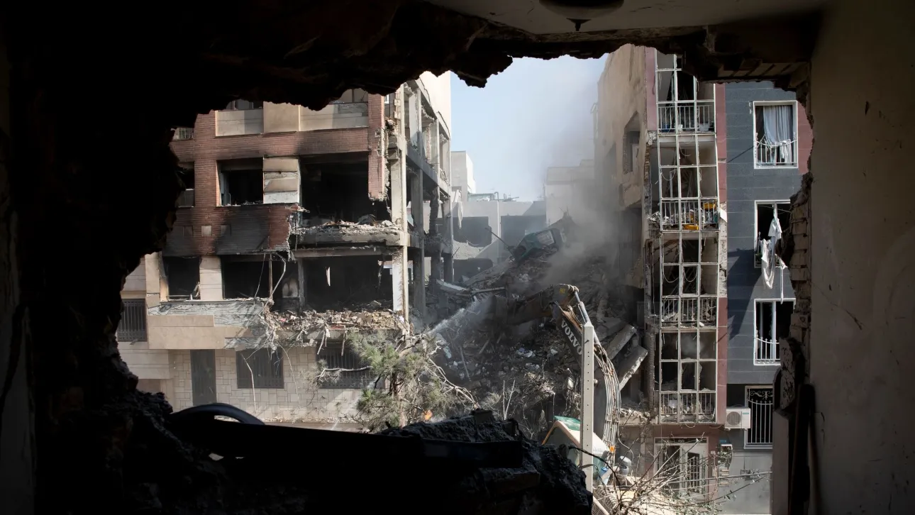 Νύχτα «κόλασης» σε Ιράν και Ισραήλ - Δεκάδες πλήγματα στην «καρδιά της ιρανικής βιομηχανίας άμυνας» Νύχτα «κόλασης» σε Ιράν και Ισραήλ - Δεκάδες πλήγματα στην «καρδιά της ιρανικής βιομηχανίας άμυνας»