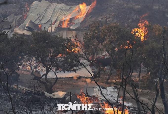 Συνεχίζεται ο εφιάλτης στη Χίο: Στάχτη πάνω από 60.000 στρέμματα, μάχη να σωθούν τα Μαστιχοχώρια