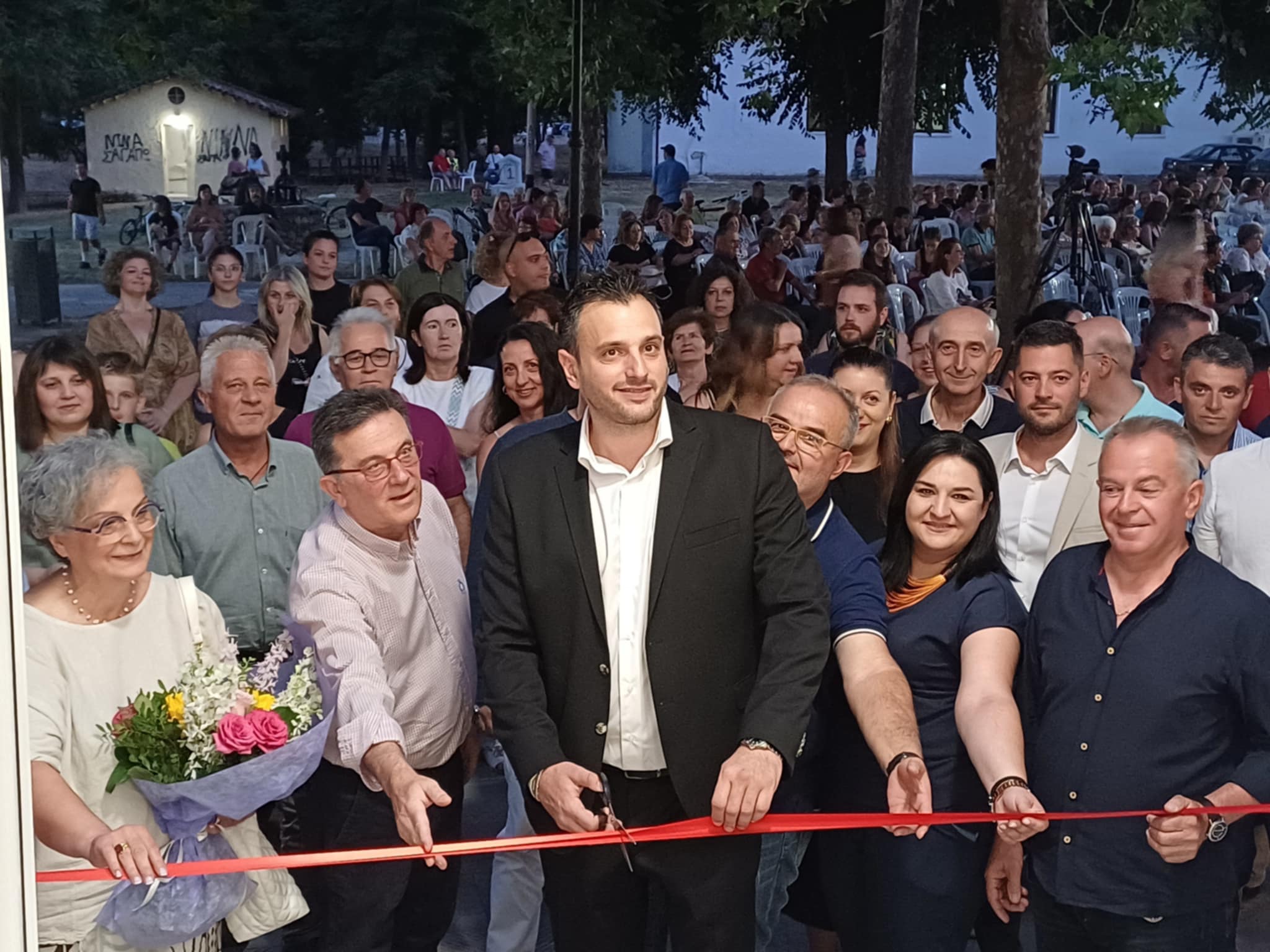 Με συναυλία του Βασίλη Λέκκα τα λαμπρά εγκαίνια του Κέντρου Τέχνης - Πολιτισμού Αμπελώνα (ΦΩΤΟ) Με συναυλία του Βασίλη Λέκκα τα λαμπρά εγκαίνια του Κέντρου Τέχνης - Πολιτισμού Αμπελώνα (ΦΩΤΟ)