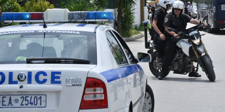 Απίστευτη κούρσα απατεώνα με γυναίκα υποψήφιο θύμα στη Λάρισα-«Τρελή» πορεία με το αυτοκίνητο Απίστευτη κούρσα απατεώνα με γυναίκα υποψήφιο θύμα στη Λάρισα-«Τρελή» πορεία με το αυτοκίνητο